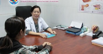 Mụn ở môi lớn cô bé là dấu hiệu của bệnh gì